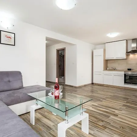 Stunning In With 4 Bedrooms And Outdoor Swimming Pool Icici