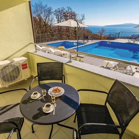 Stunning In With 4 Bedrooms And Outdoor Swimming Pool * Icici