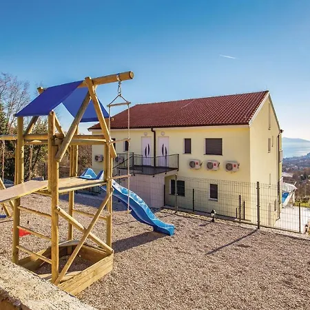 Apartment Stunning In With 4 Bedrooms And Outdoor Swimming Pool *