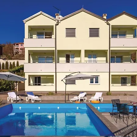 Stunning In With 4 Bedrooms And Outdoor Swimming Pool