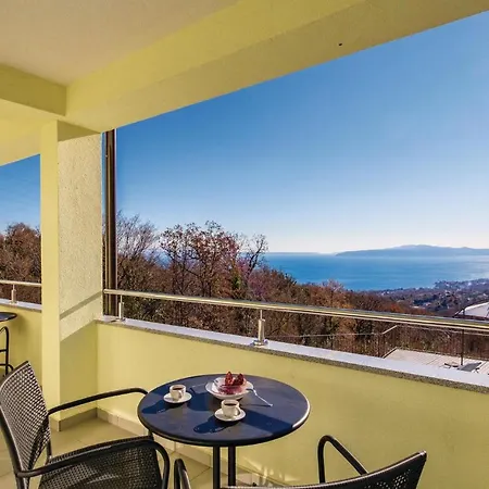 Stunning In With 4 Bedrooms And Outdoor Swimming Pool Apartment *