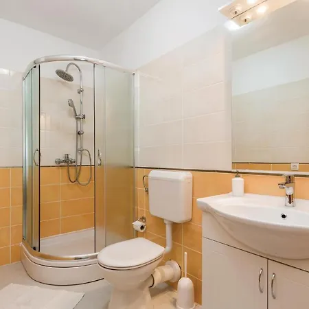 Apartment Stunning In With 4 Bedrooms And Outdoor Swimming Pool *