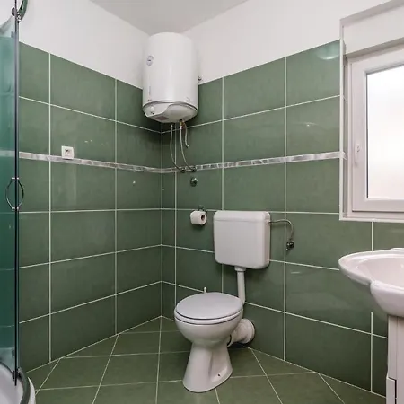 Apartment Stunning In With 4 Bedrooms And Outdoor Swimming Pool