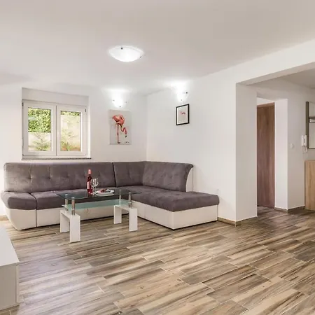 Apartment Stunning In With 4 Bedrooms And Outdoor Swimming Pool *