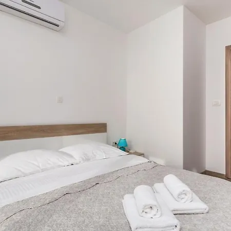 Stunning In With 4 Bedrooms And Outdoor Swimming Pool Icici
