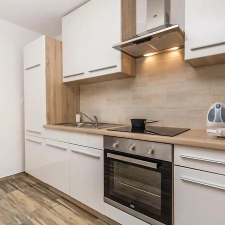 Stunning In With 4 Bedrooms And Outdoor Swimming Pool